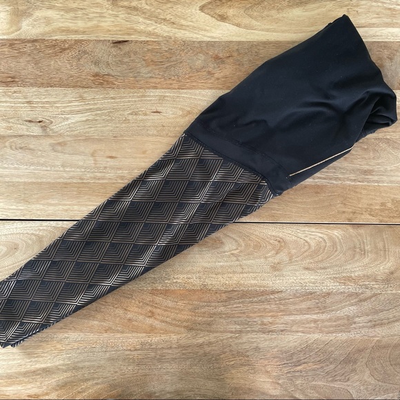 Manduka Leggings with Rose Gold Chevron - Picture 2 of 4